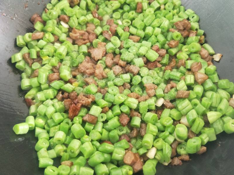 Steps for Cooking Stir-Fried Pork with Green Beans