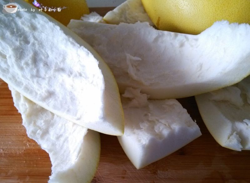 Steps for Making Steamed Pork with Pomelo Peel Powder