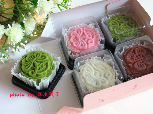 Delicious and Tempting Snow Skin Mooncakes