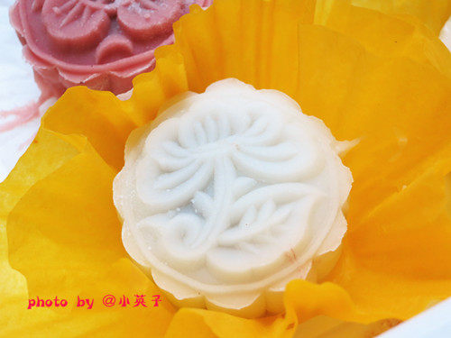 Delicious and Tempting Snow Skin Mooncakes