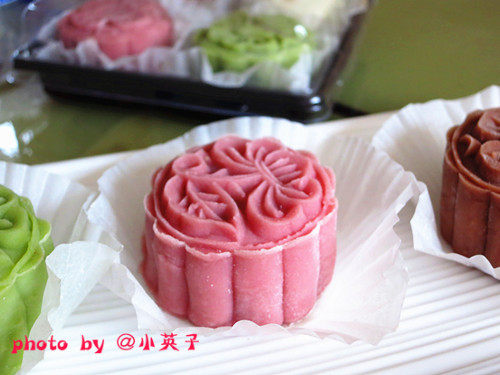 Delicious and Tempting Snow Skin Mooncakes