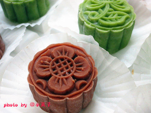 Delicious and Tempting Snow Skin Mooncakes