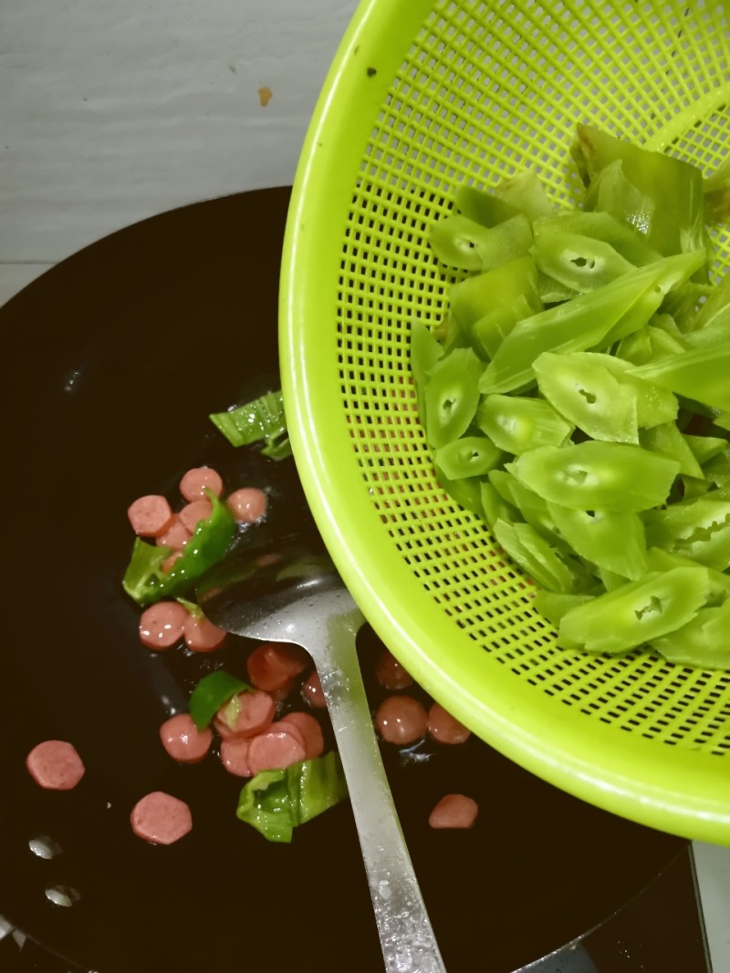 Steps for Making Hot Dog and Celery Stir-Fry