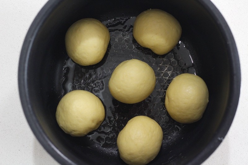 Steps for making Black Sesame Glutinous Rice Ball Corn Bread