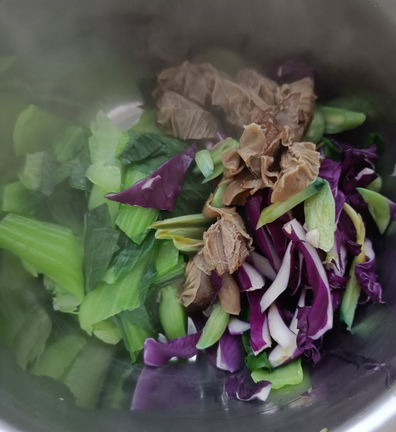 Steps for Making Canola Salad with Pork Heart