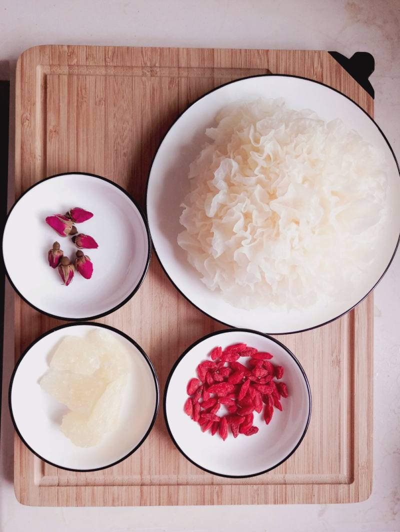 Steps for Making Sweetened Tremella Soup