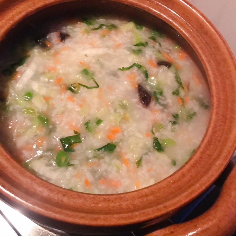 Steps for Making Carrot and Preserved Egg Congee