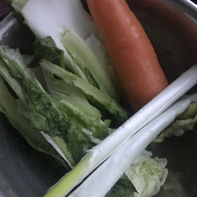 Steps for Making Carrot and Preserved Egg Congee