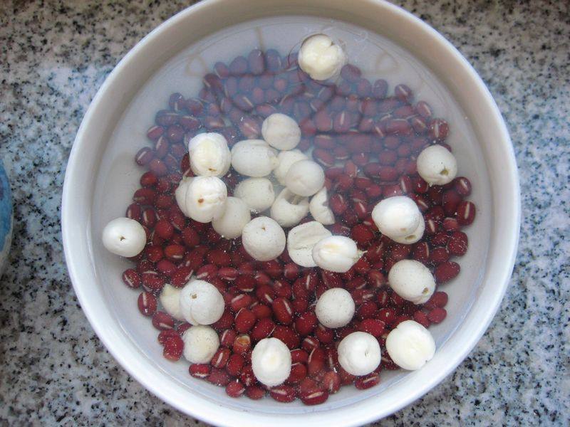 Calm the Mind, Nourish the Skin - Lily, Lotus Seed and Red Bean Soup - Cooking Steps
