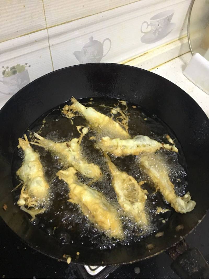 Steps for Making Crispy Fried Small Fish