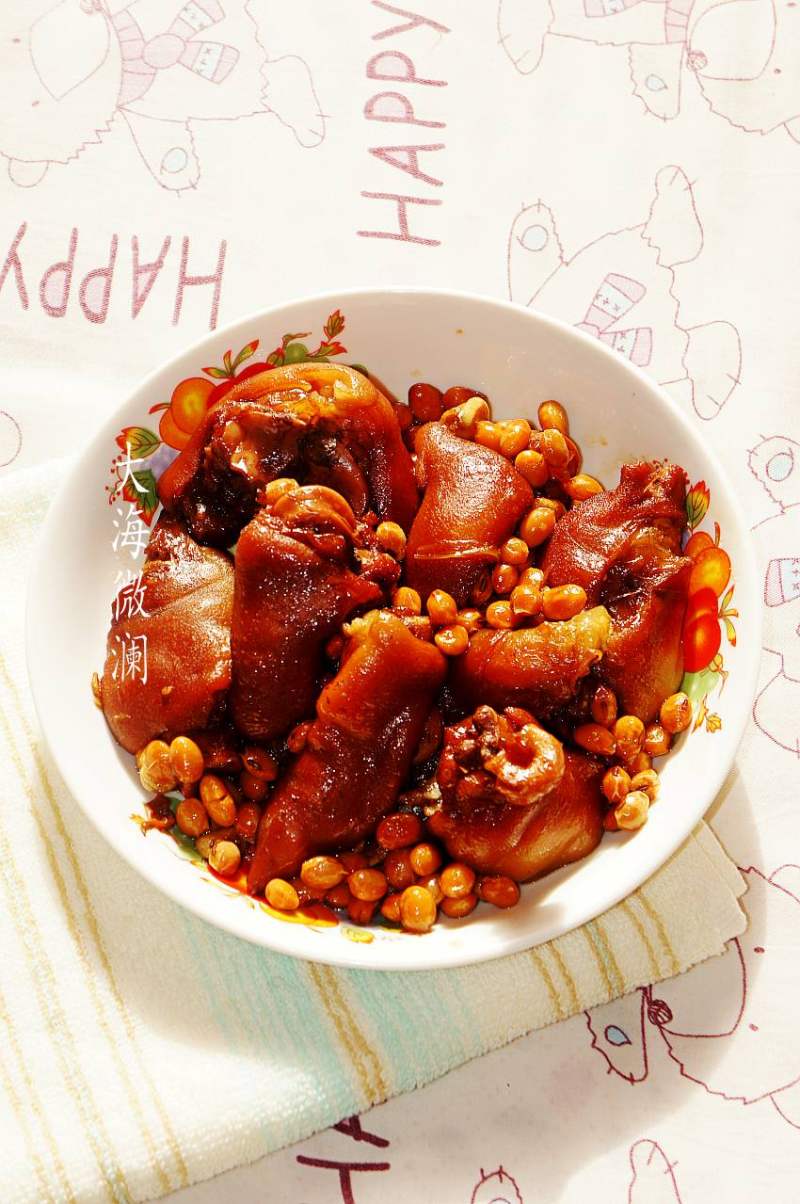 Braised Pig's Trotters with Soybeans