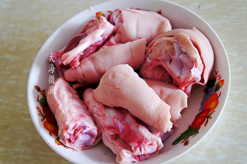 Steps for Making Braised Pig's Trotters with Soybeans