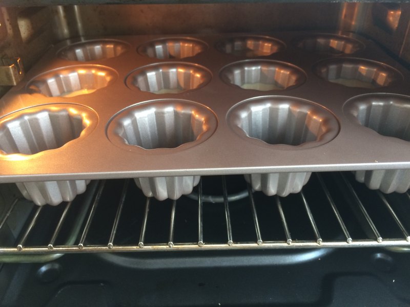 Step-by-Step Guide to Making Delicious Dessert Canelés