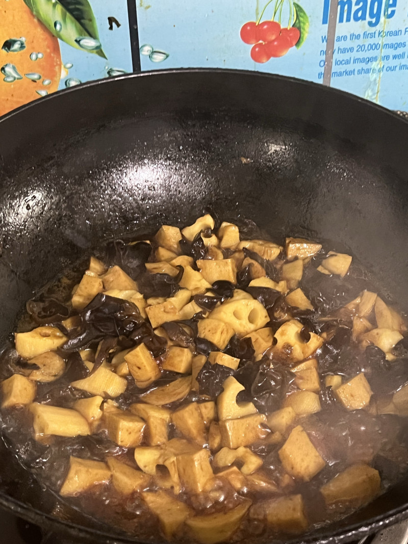 Steps for Making Braised Lotus Root Cubes