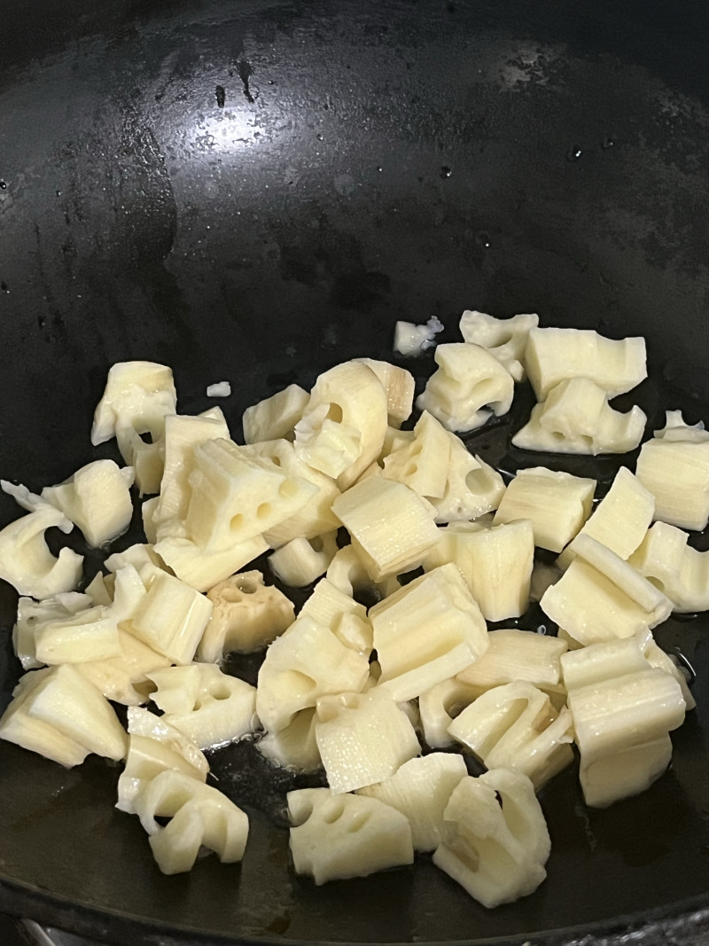 Steps for Making Braised Lotus Root Cubes