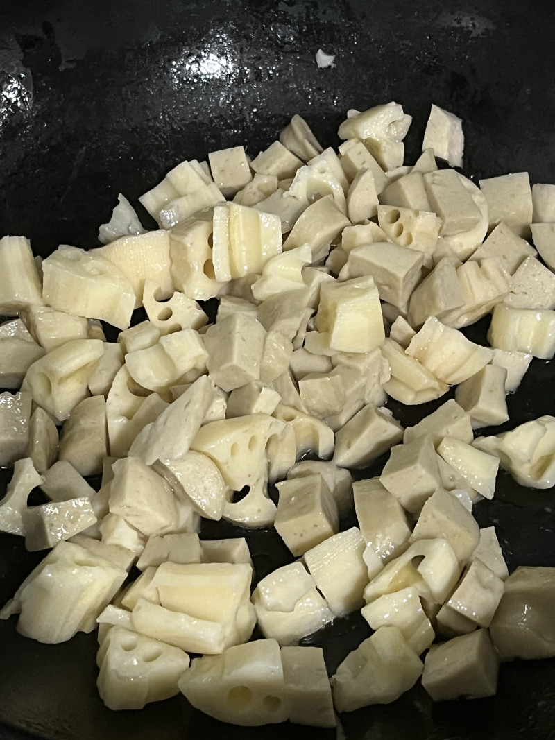 Steps for Making Braised Lotus Root Cubes