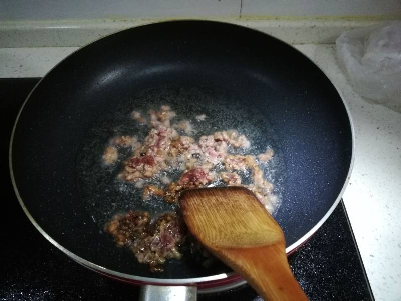 Steps for Cooking Stir-Fried Loofah with Beef