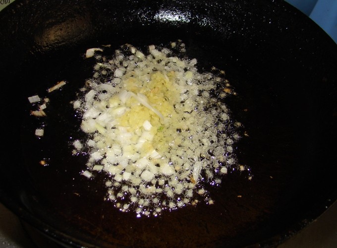 Steps for Shrimp and Steamed Bun Stir Fry