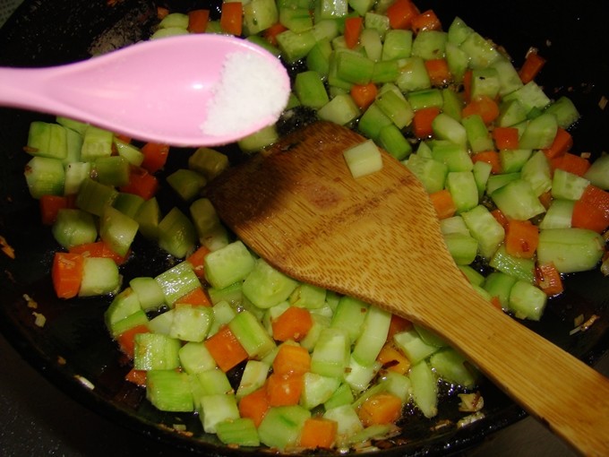 Steps for Shrimp and Steamed Bun Stir Fry