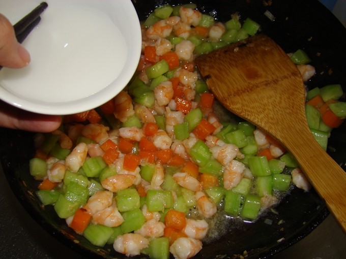 Steps for Shrimp and Steamed Bun Stir Fry