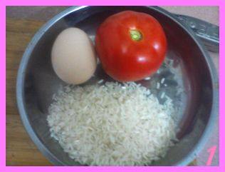 Steps for Cooking Tomato and Egg Drop Porridge