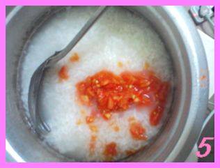 Steps for Cooking Tomato and Egg Drop Porridge