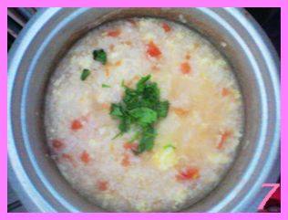 Steps for Cooking Tomato and Egg Drop Porridge