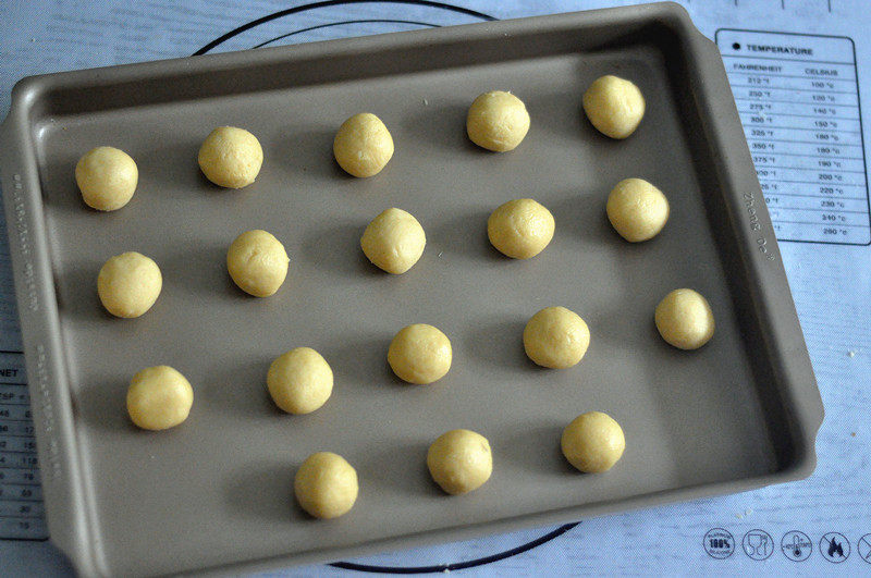 Steps for Making Vanilla Almond Crisps