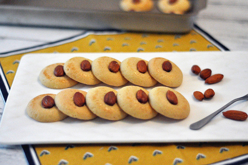 Steps for Making Vanilla Almond Crisps