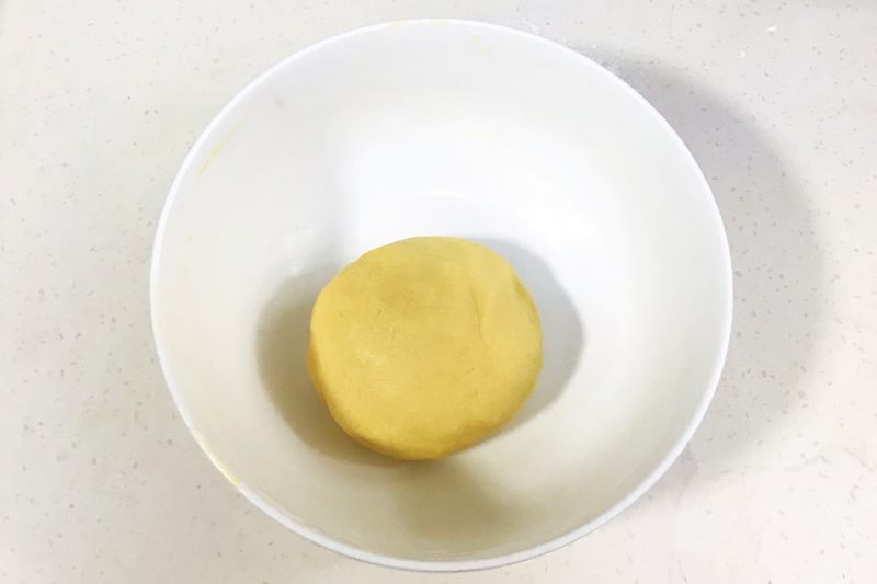 Step-by-Step Instructions for Making Kiwi Shaped Cookies