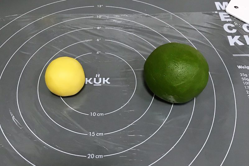 Step-by-Step Instructions for Making Kiwi Shaped Cookies