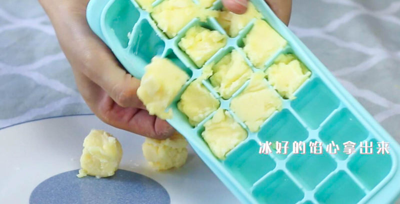 Baby Egg Yolk Pie Making Steps