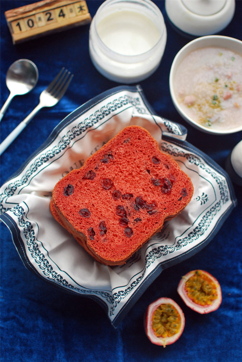 Ultimate Taste Experience: Red Yeast Cranberry Bread