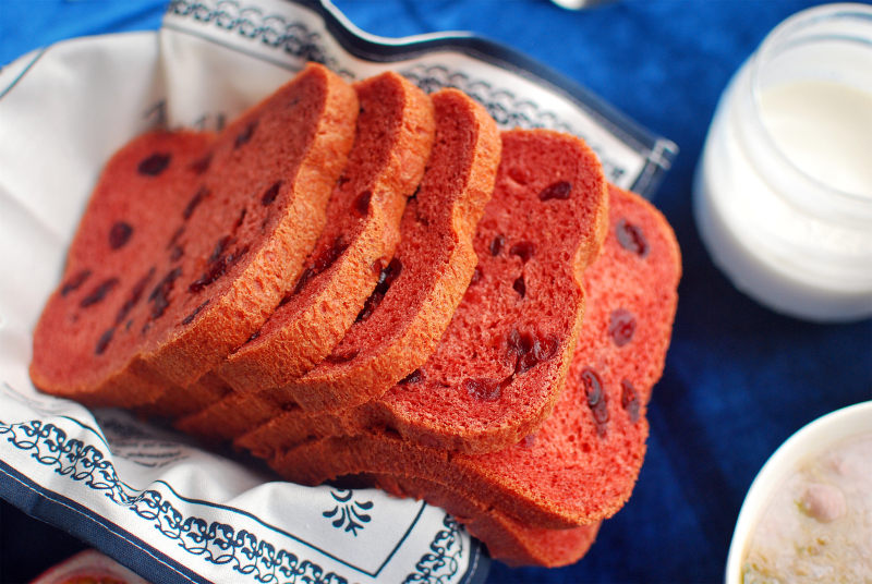 Ultimate Taste Experience: Red Yeast Cranberry Bread