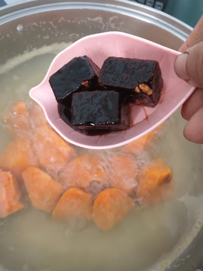 Steps for Making Sweet Potato and Donkey-Hide Gelatin Dessert