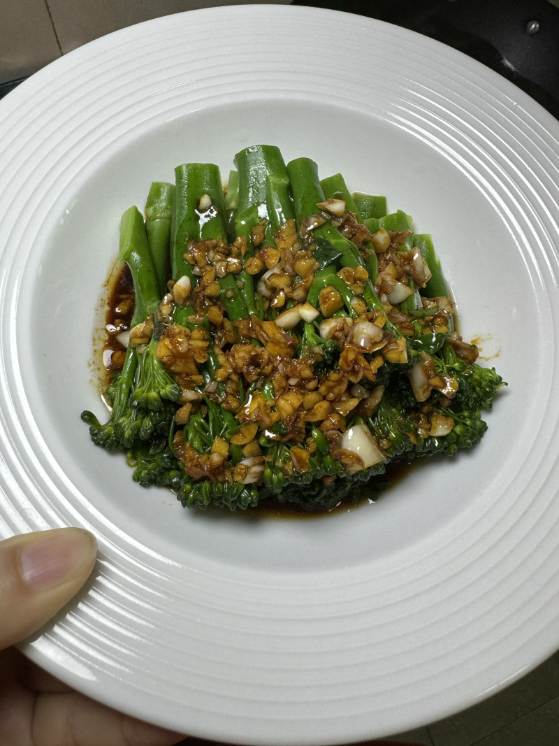 Steps for Cooking Garlic Sweet Stem Broccoli Shoots