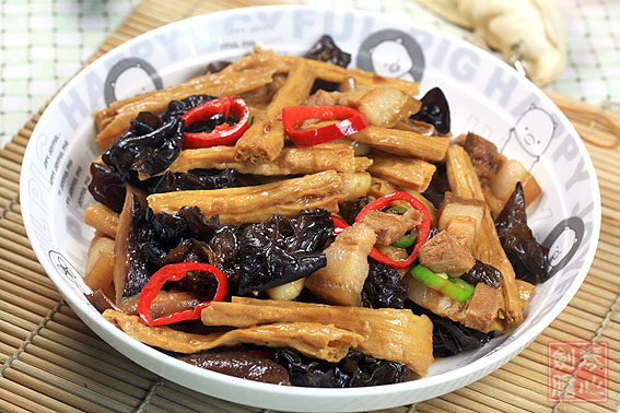 Steps for Cooking Home-style Fried Bean Curd with Pork