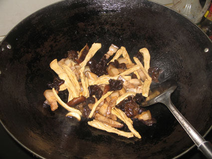 Steps for Cooking Home-style Fried Bean Curd with Pork