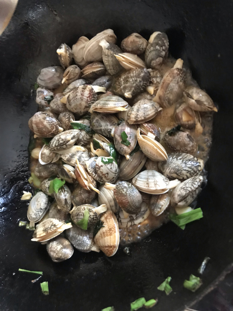 Steps for Cooking Stir-Fried Dried Tofu with Clam Meat