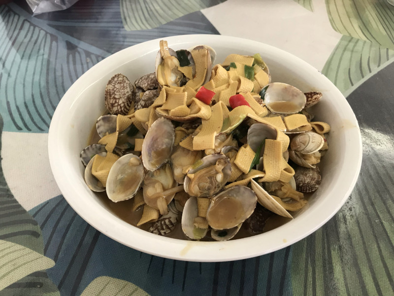 Steps for Cooking Stir-Fried Dried Tofu with Clam Meat