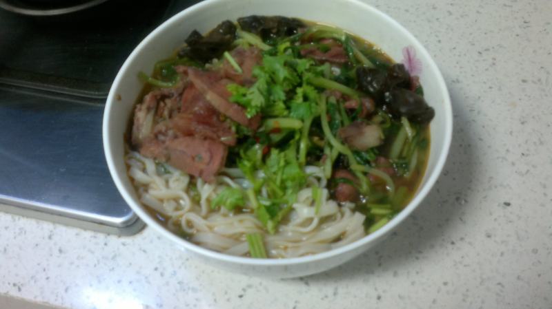 Green Vegetable Beef Noodle Soup