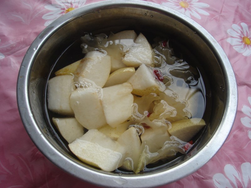 Steps for Cooking Chuanbei Silver Ear Stewed Pear