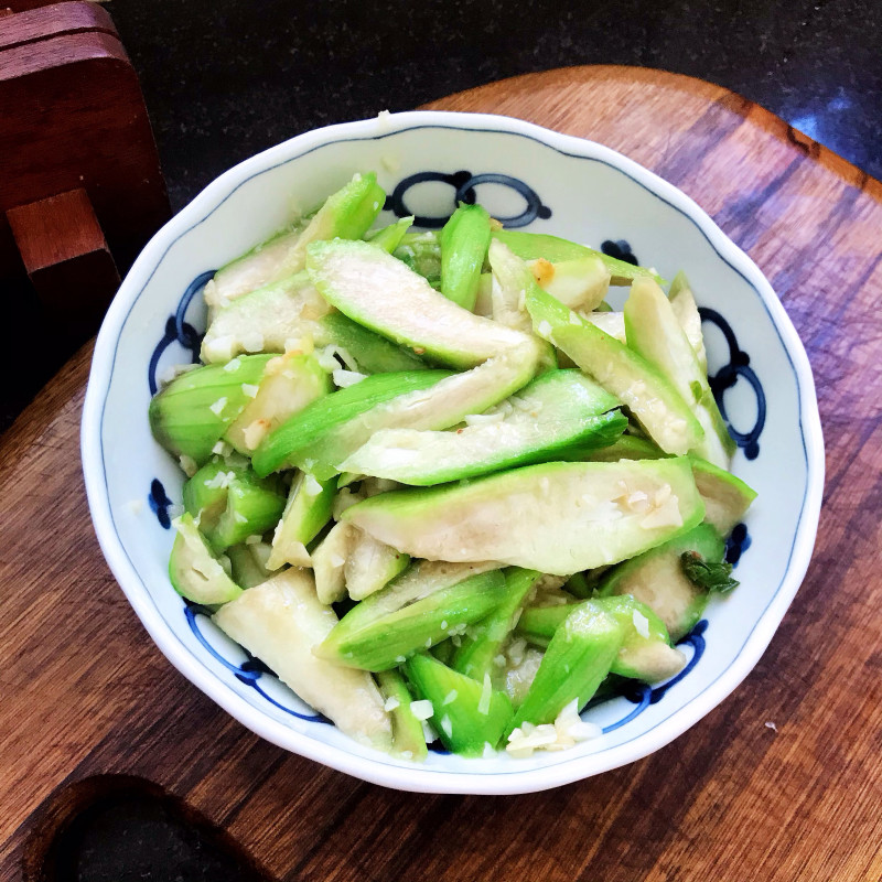 Stir-Fried Loofah with Walnut Oil