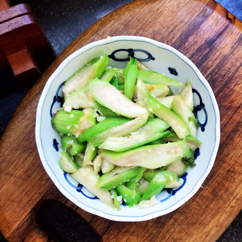 Stir-Fried Loofah with Walnut Oil