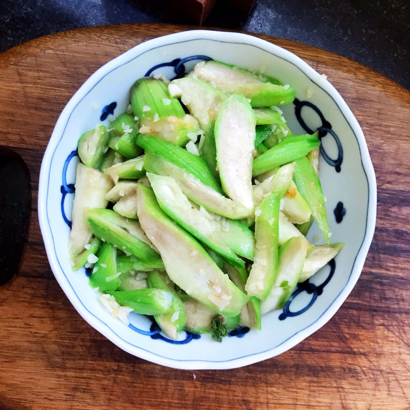 Stir-Fried Loofah with Walnut Oil