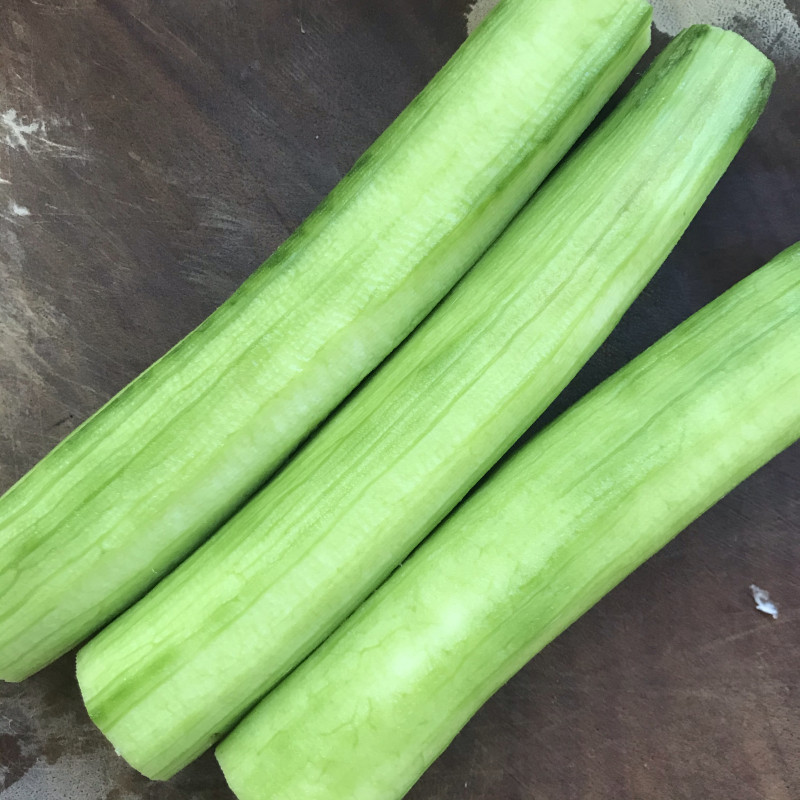 Steps for Making Stir-Fried Loofah with Walnut Oil