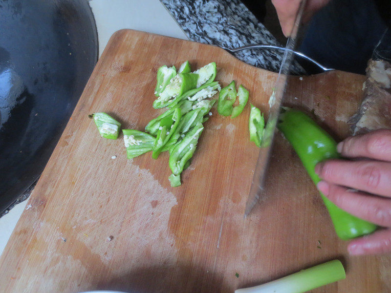 Steps for Making Green Pepper Dried Fish