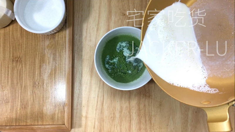 Matcha Snow Mountain Pudding, with a soft and smooth texture, rich matcha flavor, refreshing and not greasy, and delicious. Cooking steps