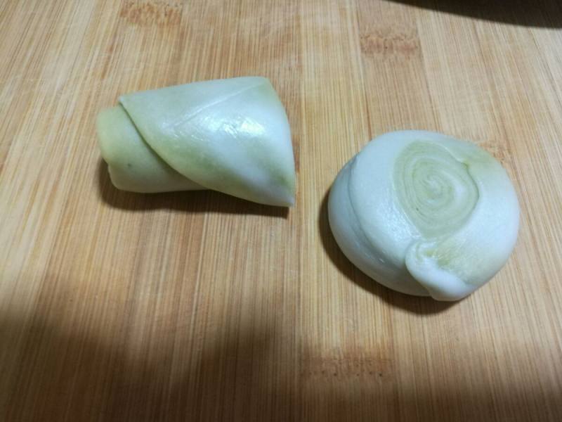 Steps for Making Two-color Bean Paste Spiral Pastry