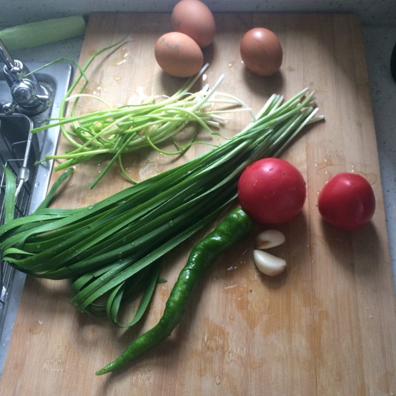 Steps for Cooking Tomato and Egg Noodles